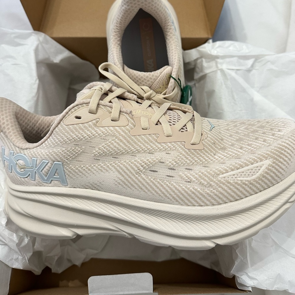 Hoka Clifton 9 eggnog shifting sand in women’s size 9